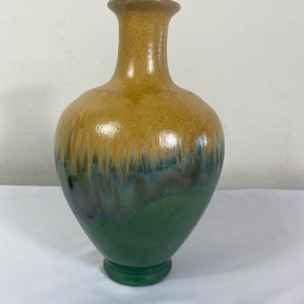 Elegant Green and Brown ceramic Vase with drip glaze - Picture 2 of 6